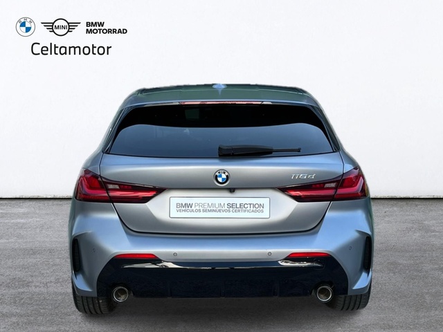 BMW Serie 1 118d color Gris. Año 2024. 110KW(150CV). Diésel. En concesionario Celtamotor Vigo de Pontevedra