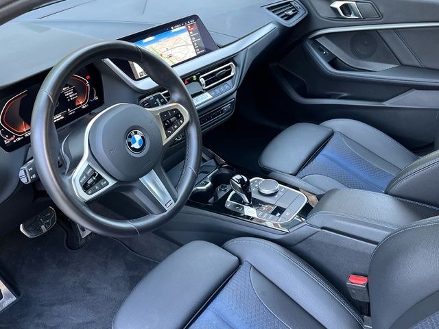 BMW Serie 1 118d color Gris. Año 2024. 110KW(150CV). Diésel. En concesionario Celtamotor Vigo de Pontevedra
