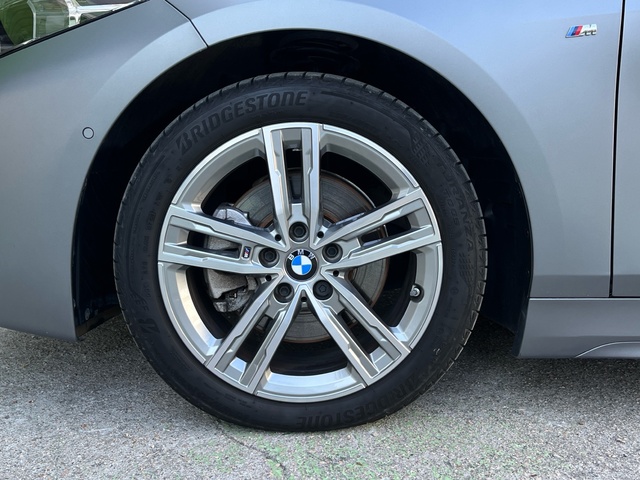 BMW Serie 1 118d color Gris. Año 2024. 110KW(150CV). Diésel. En concesionario Celtamotor Vigo de Pontevedra