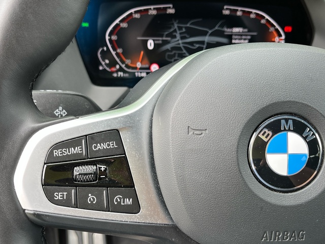 BMW Serie 1 118i color Negro. Año 2024. 103KW(140CV). Gasolina. En concesionario Celtamotor Vigo de Pontevedra
