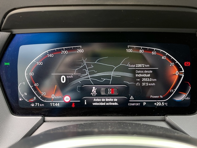 BMW Serie 1 118i color Negro. Año 2024. 103KW(140CV). Gasolina. En concesionario Celtamotor Vigo de Pontevedra