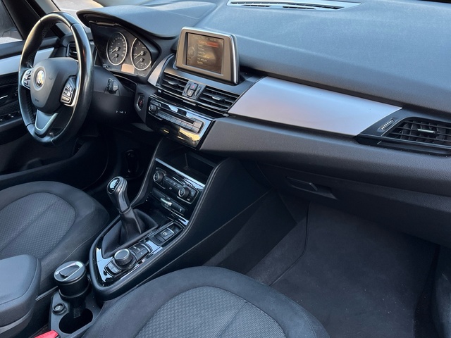 BMW Serie 2 218i Active Tourer color Blanco. Año 2015. 100KW(136CV). Gasolina. En concesionario CARTAGENA PREMIUM S.L. de Murcia