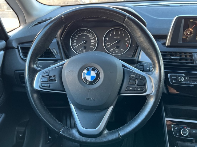 BMW Serie 2 218i Active Tourer color Blanco. Año 2015. 100KW(136CV). Gasolina. En concesionario CARTAGENA PREMIUM S.L. de Murcia