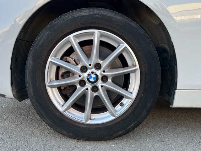 BMW Serie 2 218i Active Tourer color Blanco. Año 2015. 100KW(136CV). Gasolina. En concesionario CARTAGENA PREMIUM S.L. de Murcia