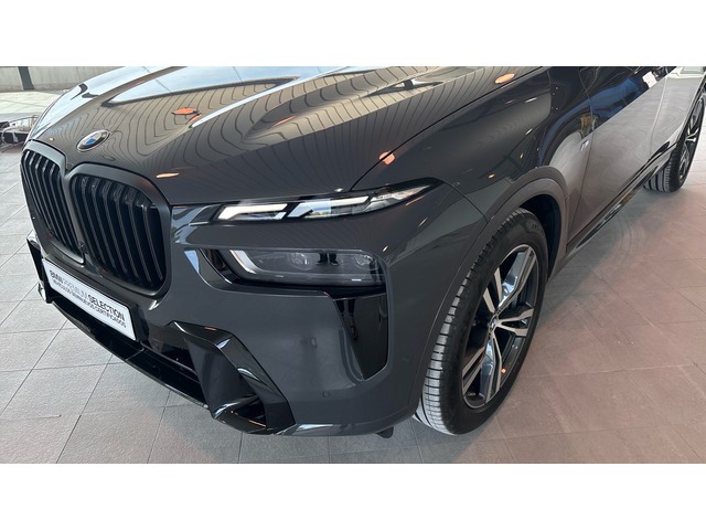 BMW X7 xDrive40i color Gris. Año 2025. 280KW(381CV). Gasolina. En concesionario Pruna Motor de Barcelona