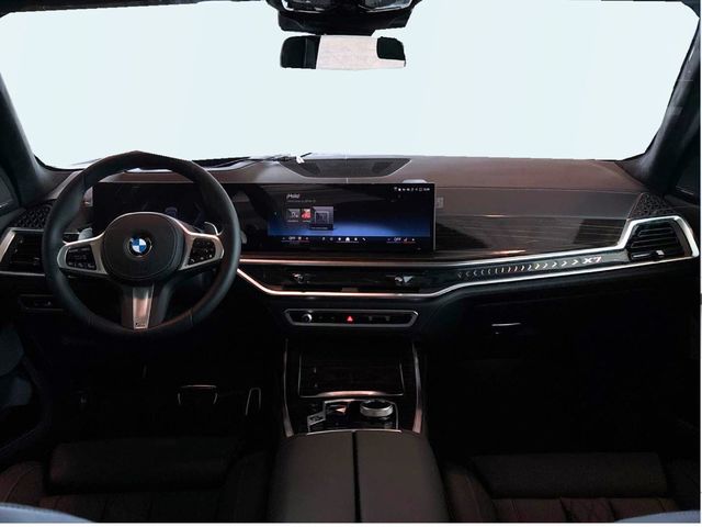 BMW X7 xDrive40i color Gris. Año 2025. 280KW(381CV). Gasolina. En concesionario Pruna Motor de Barcelona