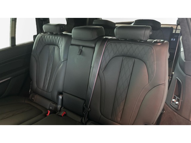 BMW X7 xDrive40i color Gris. Año 2025. 280KW(381CV). Gasolina. En concesionario Pruna Motor de Barcelona