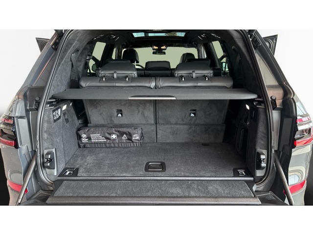 BMW X7 xDrive40i color Gris. Año 2025. 280KW(381CV). Gasolina. En concesionario Pruna Motor de Barcelona