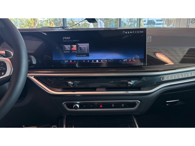 BMW X7 xDrive40i color Gris. Año 2025. 280KW(381CV). Gasolina. En concesionario Pruna Motor de Barcelona