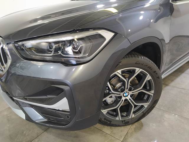 BMW X1 sDrive18d color Gris. Año 2021. 110KW(150CV). Diésel. En concesionario Ilbira Motor | Granada de Granada