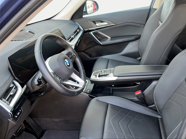 BMW X1 sDrive18d color Azul. Año 2023. 110KW(150CV). Diésel. En concesionario Ilbira Motor | Granada de Granada