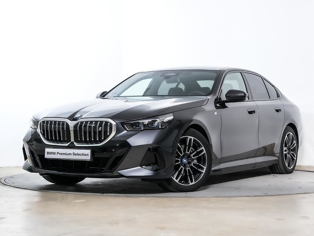 BMW i5 eDrive40 color Gris. Año 2025. 250KW(340CV). Eléctrico. En concesionario Oliva Motor Tarragona de Tarragona