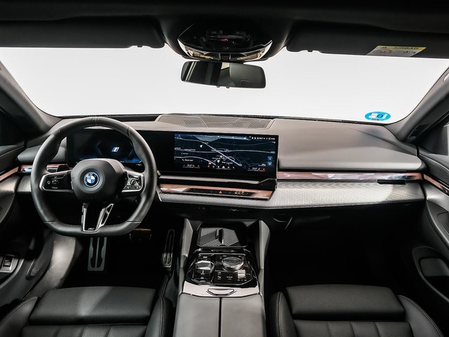 BMW i5 eDrive40 color Gris. Año 2025. 250KW(340CV). Eléctrico. En concesionario Oliva Motor Tarragona de Tarragona