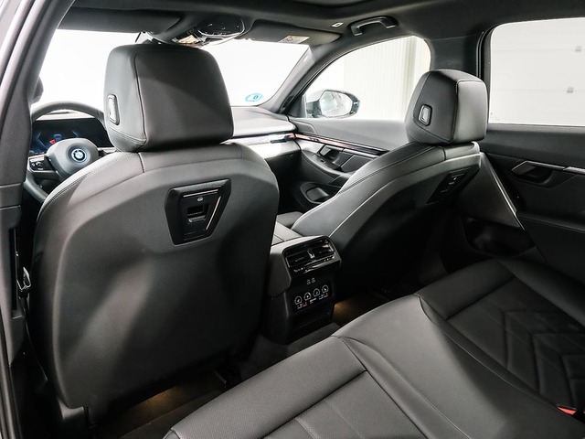 BMW i5 eDrive40 color Gris. Año 2025. 250KW(340CV). Eléctrico. En concesionario Oliva Motor Tarragona de Tarragona