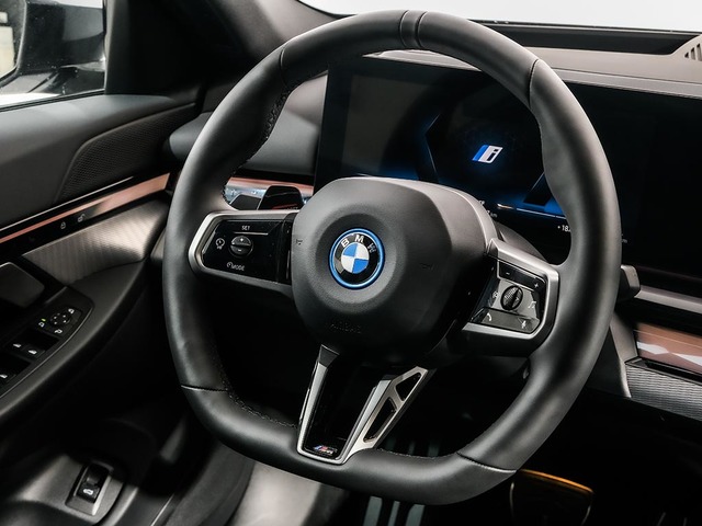 BMW i5 eDrive40 color Gris. Año 2025. 250KW(340CV). Eléctrico. En concesionario Oliva Motor Tarragona de Tarragona