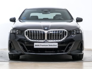 Fotos de BMW i5 eDrive40 color Gris. Año 2025. 250KW(340CV). Eléctrico. En concesionario Oliva Motor Tarragona de Tarragona