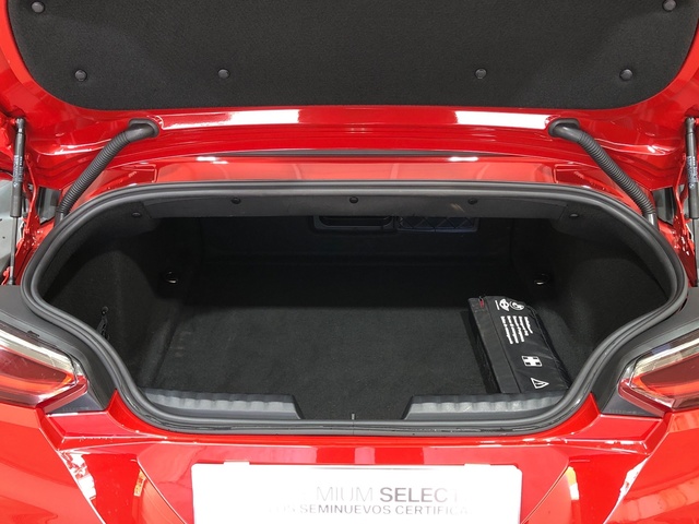 BMW Z4 M40i Cabrio color Rojo. Año 2023. 250KW(340CV). Gasolina. En concesionario Movilnorte El Carralero de Madrid