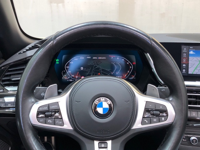 BMW Z4 M40i Cabrio color Rojo. Año 2023. 250KW(340CV). Gasolina. En concesionario Movilnorte El Carralero de Madrid