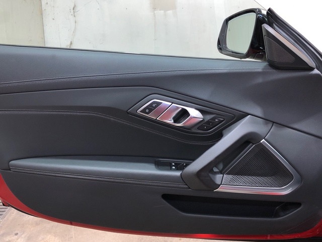 BMW Z4 M40i Cabrio color Rojo. Año 2023. 250KW(340CV). Gasolina. En concesionario Movilnorte El Carralero de Madrid