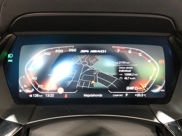 BMW Z4 M40i Cabrio color Rojo. Año 2023. 250KW(340CV). Gasolina. En concesionario Movilnorte El Carralero de Madrid