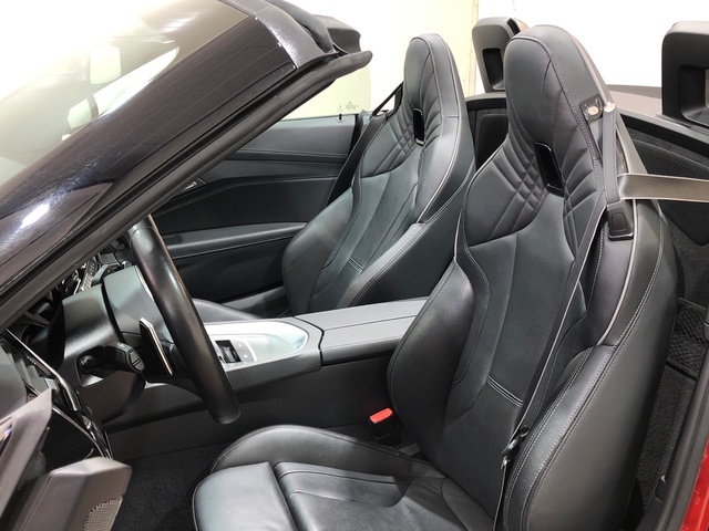 BMW Z4 M40i Cabrio color Rojo. Año 2023. 250KW(340CV). Gasolina. En concesionario Movilnorte El Carralero de Madrid
