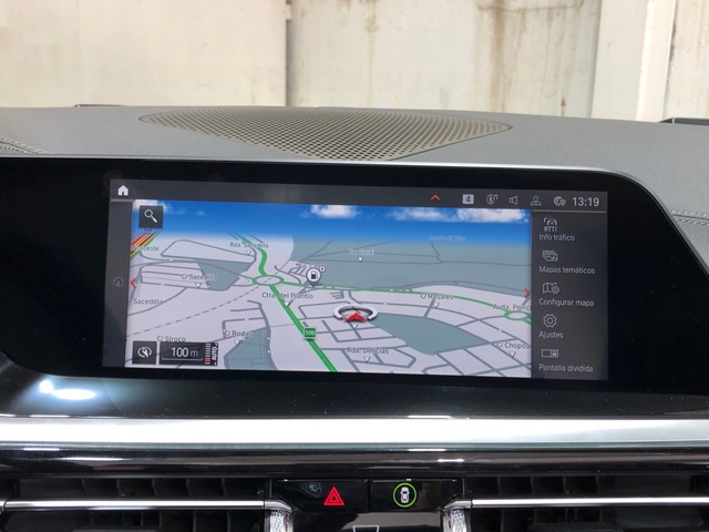 BMW Z4 M40i Cabrio color Rojo. Año 2023. 250KW(340CV). Gasolina. En concesionario Movilnorte El Carralero de Madrid
