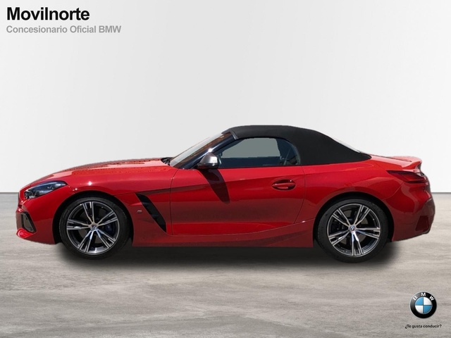 BMW Z4 M40i Cabrio color Rojo. Año 2023. 250KW(340CV). Gasolina. En concesionario Movilnorte El Carralero de Madrid