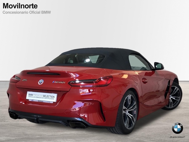 BMW Z4 M40i Cabrio color Rojo. Año 2023. 250KW(340CV). Gasolina. En concesionario Movilnorte El Carralero de Madrid