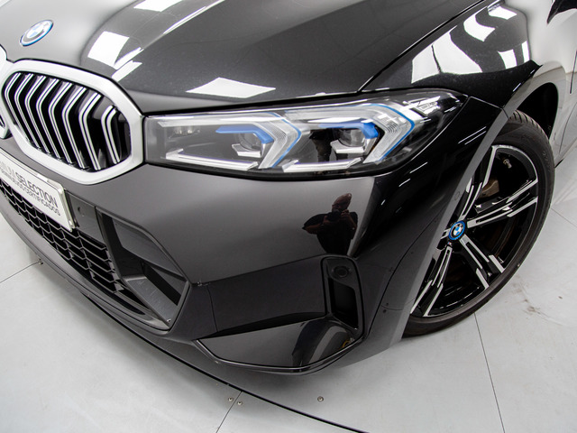 BMW Serie 3 330e color Negro. Año 2024. 215KW(292CV). Híbrido Electro/Gasolina. En concesionario Móvil Begar Alicante de Alicante