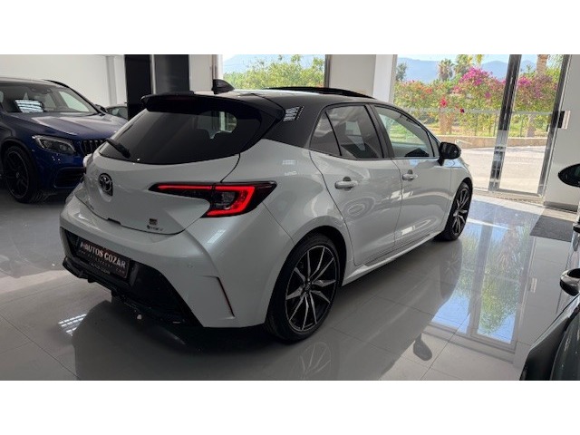 Toyota Corolla 200H de segunda mano