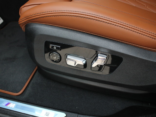 BMW X6 xDrive30d color Negro. Año 2025. 210KW(286CV). Diésel. En concesionario Augusta Aragon S.A. de Zaragoza