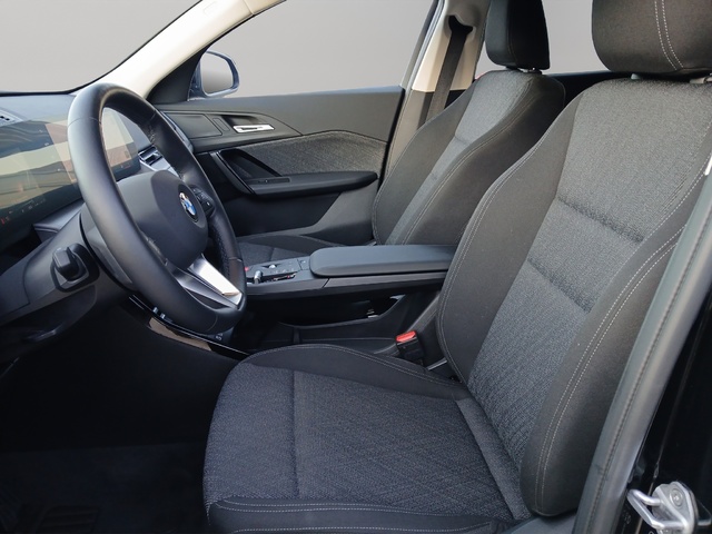 BMW X2 sDrive20i color Negro. Año 2024. 125KW(170CV). Gasolina. En concesionario GANDIA Automoviles Fersan, S.A. de Valencia