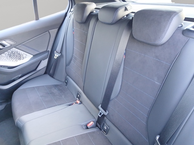BMW Serie 1 120d color Gris. Año 2024. 120KW(163CV). Diésel. En concesionario ALZIRA Automoviles Fersan, S.A. de Valencia