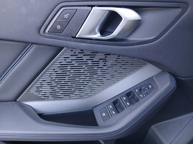 BMW Serie 1 120d color Gris. Año 2024. 120KW(163CV). Diésel. En concesionario ALZIRA Automoviles Fersan, S.A. de Valencia