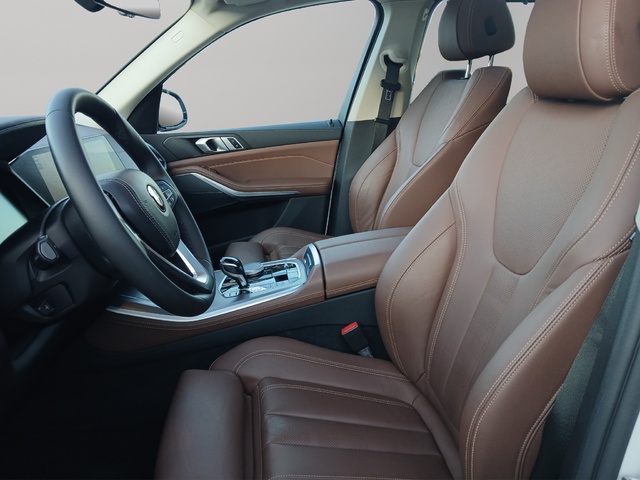 BMW X5 xDrive45e color Blanco. Año 2021. 290KW(394CV). Híbrido Electro/Gasolina. En concesionario GANDIA Automoviles Fersan, S.A. de Valencia