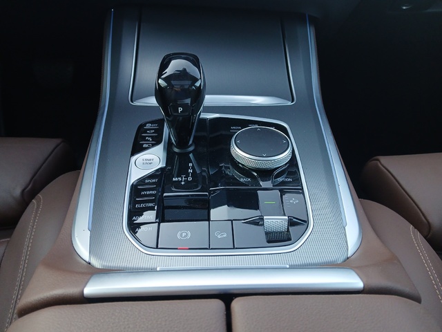 BMW X5 xDrive45e color Blanco. Año 2021. 290KW(394CV). Híbrido Electro/Gasolina. En concesionario GANDIA Automoviles Fersan, S.A. de Valencia
