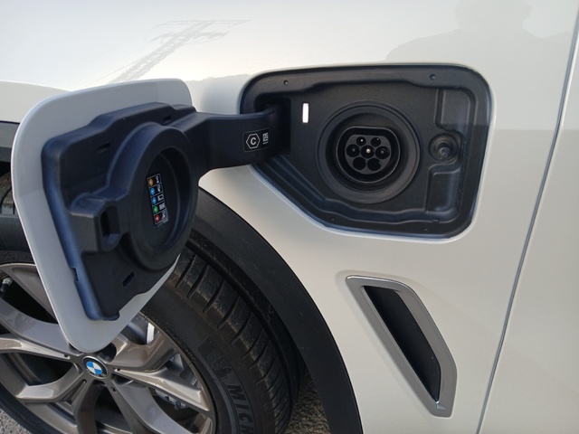 BMW X5 xDrive45e color Blanco. Año 2021. 290KW(394CV). Híbrido Electro/Gasolina. En concesionario GANDIA Automoviles Fersan, S.A. de Valencia