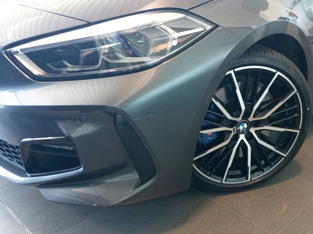 BMW Serie 1 120d color Gris. Año 2021. 140KW(190CV). Diésel. En concesionario Pruna Motor, S.L de Barcelona