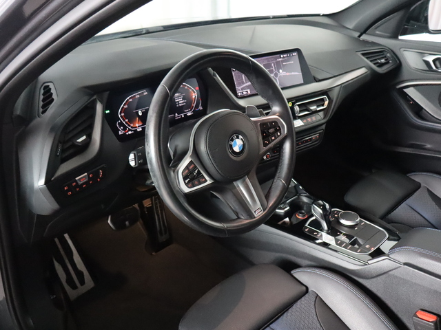 BMW Serie 1 120d color Gris. Año 2021. 140KW(190CV). Diésel. En concesionario Pruna Motor, S.L de Barcelona