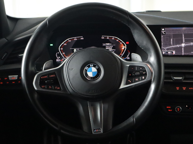 BMW Serie 1 120d color Gris. Año 2021. 140KW(190CV). Diésel. En concesionario Pruna Motor, S.L de Barcelona
