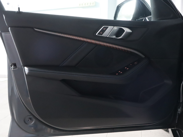 BMW Serie 1 120d color Gris. Año 2021. 140KW(190CV). Diésel. En concesionario Pruna Motor, S.L de Barcelona