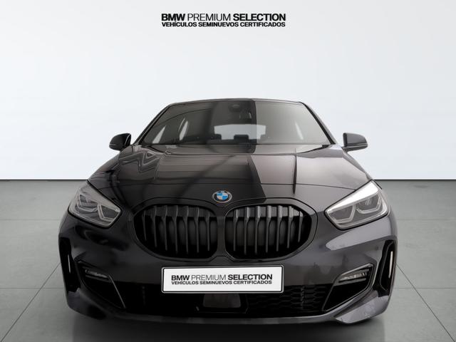 BMW Serie 1 118i color Negro. Año 2024. 103KW(140CV). Gasolina. En concesionario Automotor Premium Marbella - Málaga de Málaga