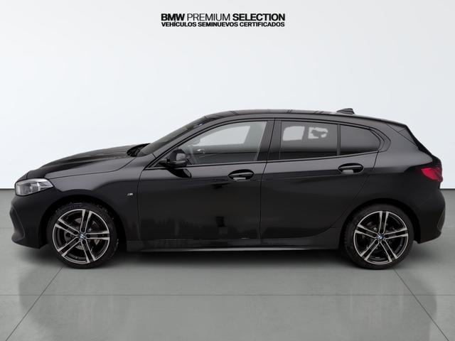 BMW Serie 1 118i color Negro. Año 2024. 103KW(140CV). Gasolina. En concesionario Automotor Premium Marbella - Málaga de Málaga