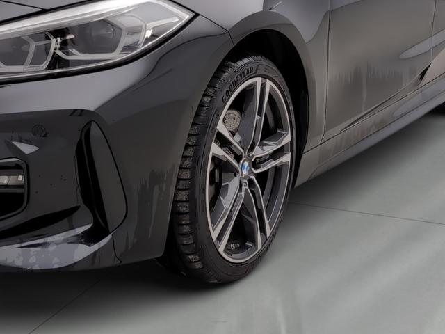 BMW Serie 1 118i color Negro. Año 2024. 103KW(140CV). Gasolina. En concesionario Automotor Premium Marbella - Málaga de Málaga
