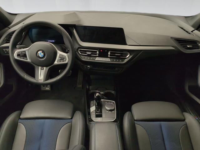 BMW Serie 1 118i color Negro. Año 2024. 103KW(140CV). Gasolina. En concesionario Automotor Premium Marbella - Málaga de Málaga
