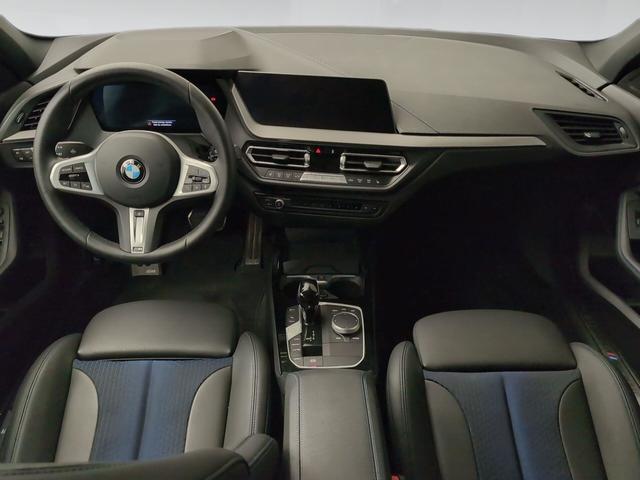 BMW Serie 1 118i color Negro. Año 2024. 103KW(140CV). Gasolina. En concesionario Automotor Premium Viso - Málaga de Málaga