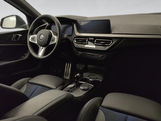BMW Serie 1 118i color Negro. Año 2024. 103KW(140CV). Gasolina. En concesionario Automotor Premium Viso - Málaga de Málaga