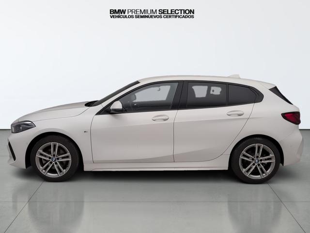 BMW Serie 1 118i color Blanco. Año 2024. 103KW(140CV). Gasolina. En concesionario Automotor Premium Marbella - Málaga de Málaga
