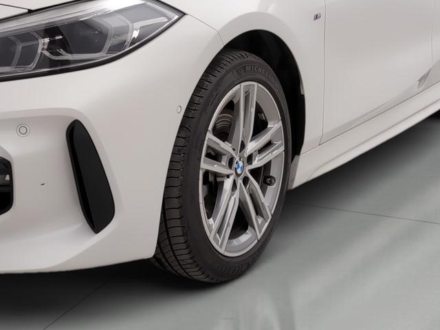BMW Serie 1 118i color Blanco. Año 2024. 103KW(140CV). Gasolina. En concesionario Automotor Premium Marbella - Málaga de Málaga