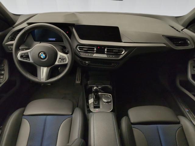 BMW Serie 1 118i color Blanco. Año 2024. 103KW(140CV). Gasolina. En concesionario Automotor Premium Marbella - Málaga de Málaga